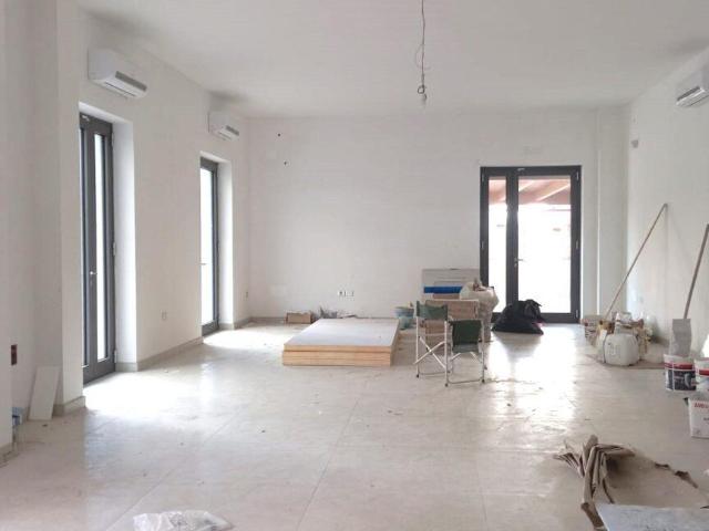 Locale Commerciale in affitto a Benevento, Campania