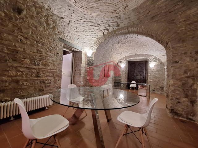 Locale Commerciale in affitto a Benevento, Campania