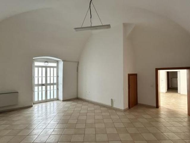 Locale Commerciale in affitto a Puglia, Bari
