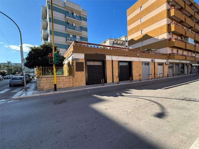 Locale Commerciale in affitto a Santa Chiara, Puglia