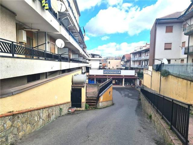 Locale Commerciale in affitto a Bronte, Sicilia