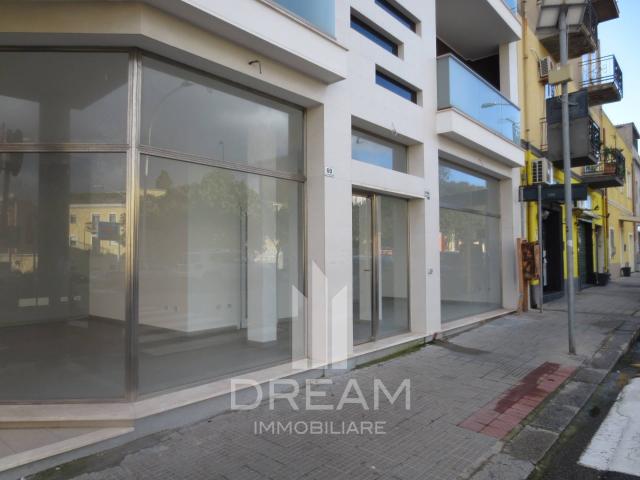 Locale Commerciale in affitto a Monteleone - Santa Rosalia, Cagliari