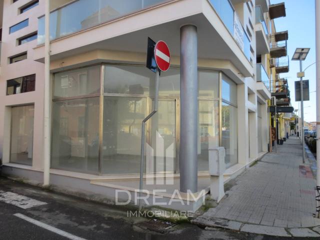 Locale Commerciale in affitto a Monteleone - Santa Rosalia, Cagliari