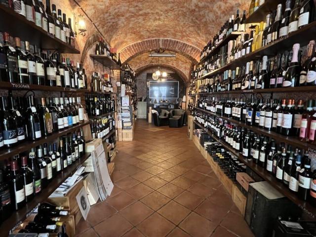 Locale Commerciale in affitto a Cairo Montenotte, Liguria