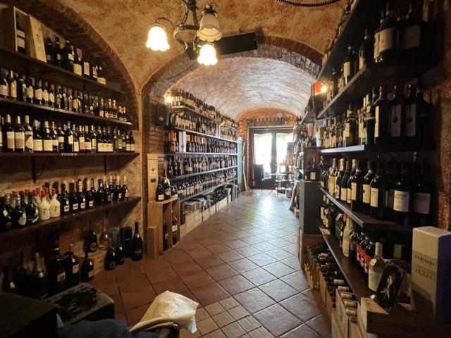 Locale Commerciale in affitto a Cairo Montenotte, Liguria