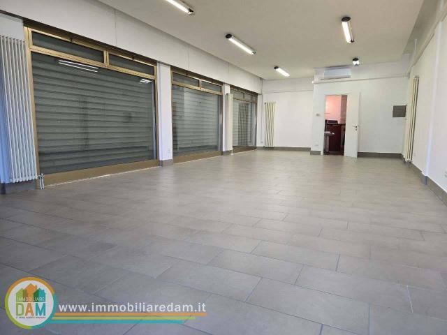 Locale Commerciale in affitto a Caldogno, Veneto