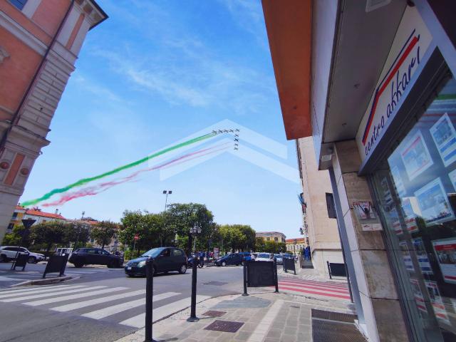 Locale Commerciale in affitto a Campobasso, Molise