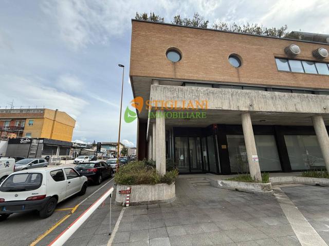 Locale Commerciale in affitto a Campobasso, Molise