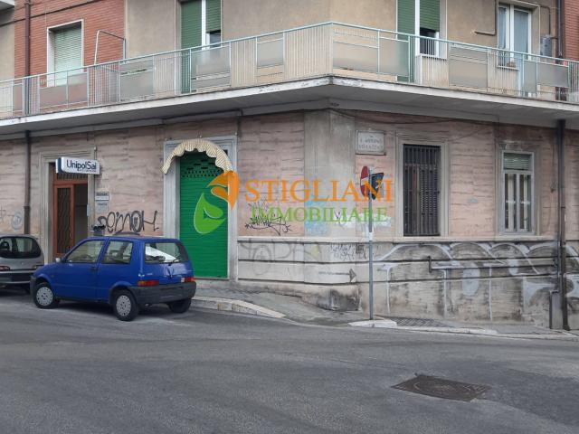 Locale Commerciale in affitto a Campobasso, Molise