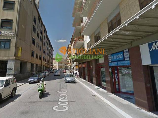 Locale Commerciale in affitto a Campobasso, Molise