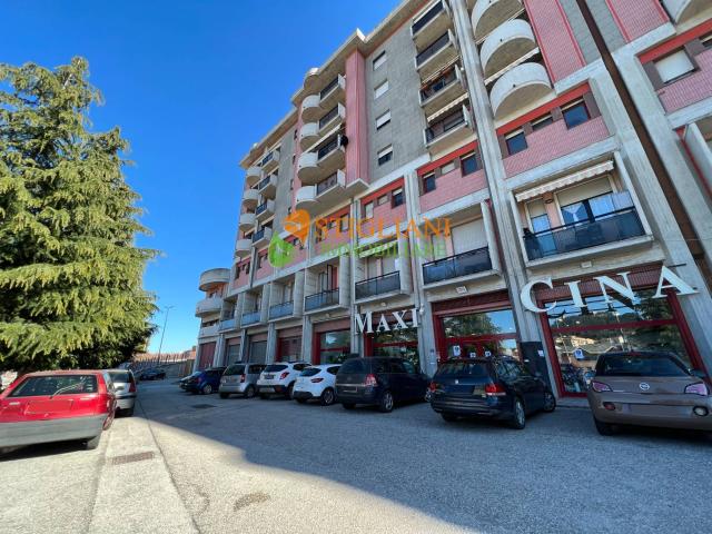 Locale Commerciale in affitto a Campobasso, Molise