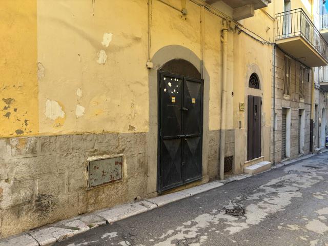 Locale Commerciale in affitto a Puglia, Barletta-andria-trani
