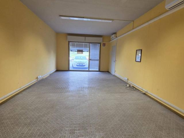 Locale Commerciale in affitto a Zone, Capannori