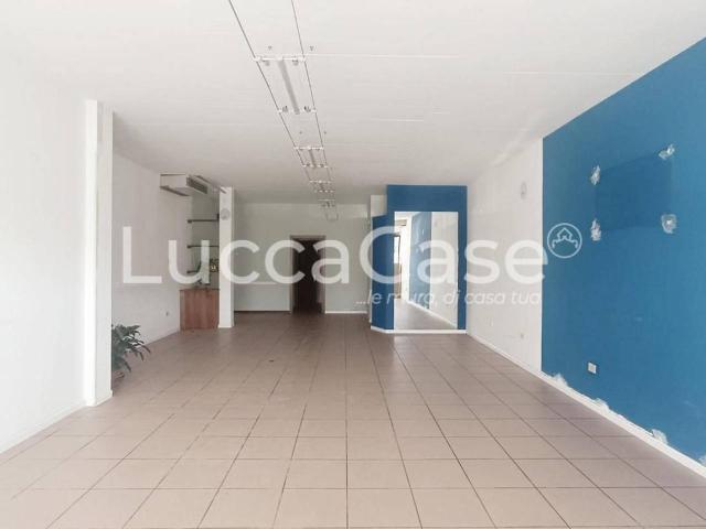 Locale Commerciale in affitto a Capannori, Toscana