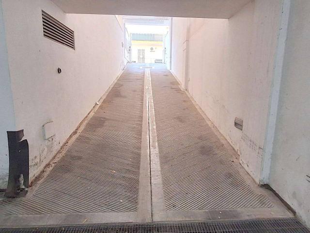 Locale Commerciale in affitto a Puglia, Bari