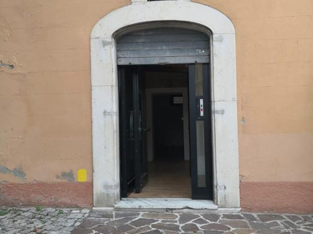 Locale Commerciale in affitto a Carovilli, Molise