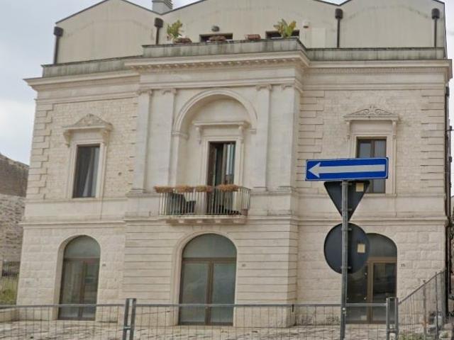 Locale Commerciale in affitto a Puglia, Bari
