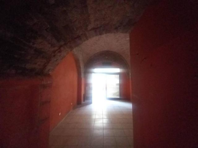 Locale Commerciale in affitto a Casciana Terme Lari, Lari