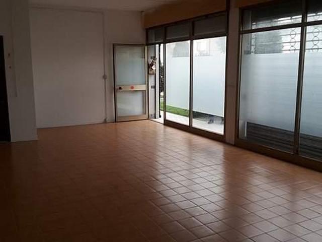 Locale Commerciale in affitto a Cascina, Toscana