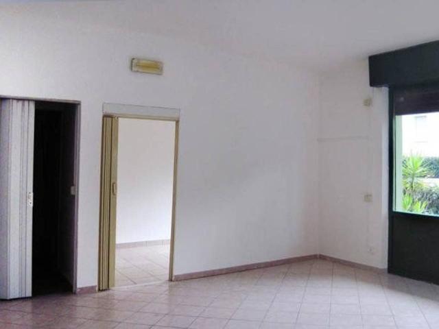 Locale Commerciale in affitto a Navacchio, Cascina