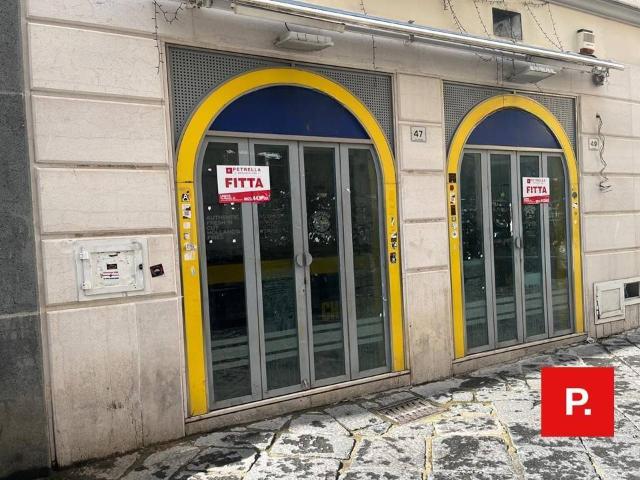 Locale Commerciale in affitto a Centro Storico, Caserta