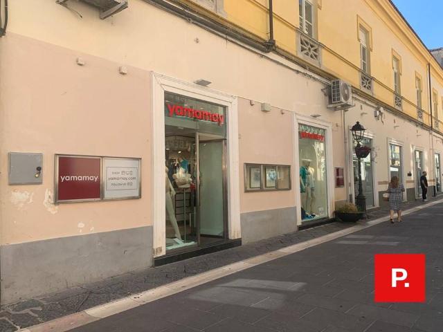 Locale Commerciale in affitto a Centro Storico, Caserta