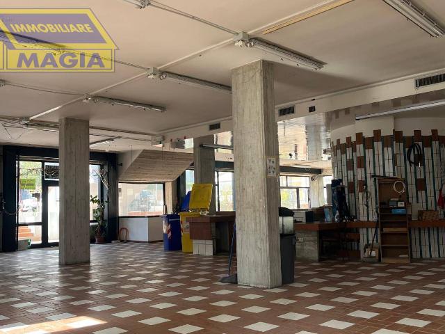 Locale Commerciale in affitto a Marche, Ascoli Piceno
