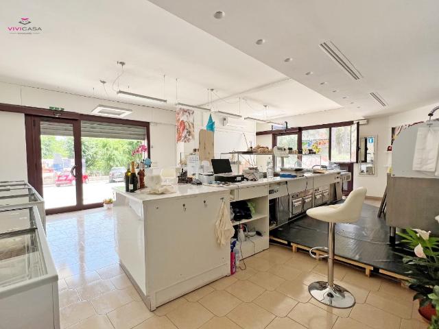 Locale Commerciale in affitto a Puglia, Bari