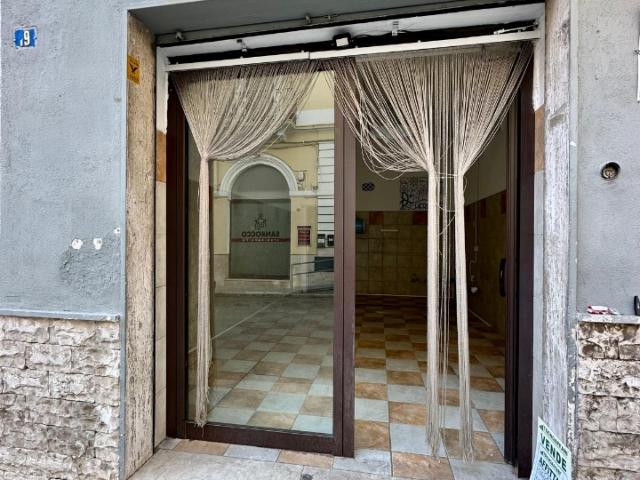 Locale Commerciale in affitto a Puglia, Taranto