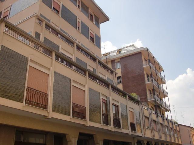 Locale Commerciale in affitto a Castegnate, Castellanza