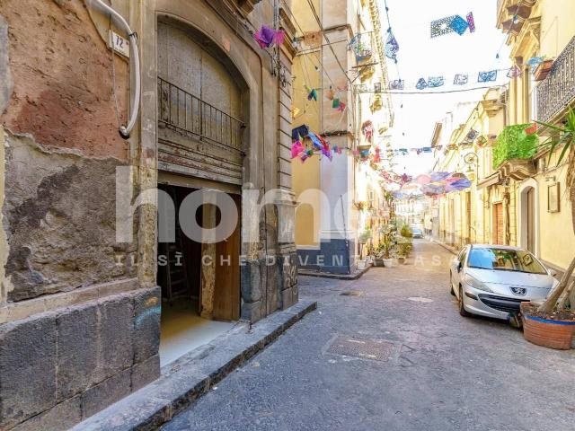 Locale Commerciale in affitto a Centro storico, Catania
