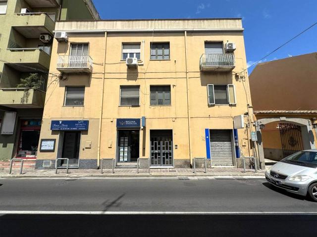 Locale Commerciale in affitto a Calabria, Catanzaro