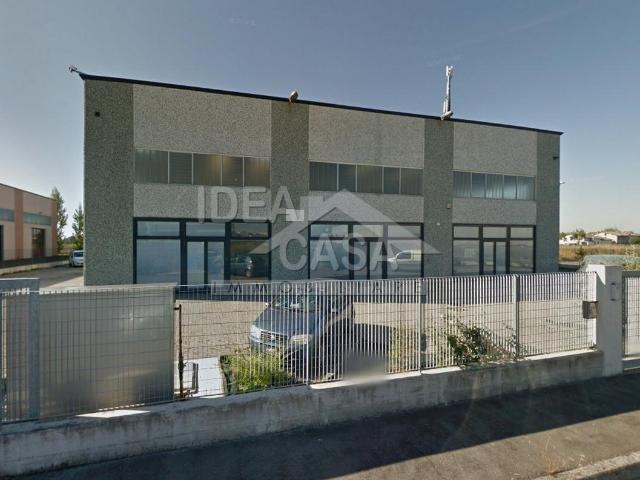 Locale Commerciale in affitto a Unione Comuni Modenesi Area Nord, Cavezzo