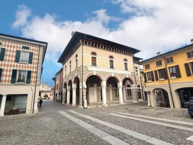 Locale Commerciale in affitto a Cazzago San Martino, Lombardia