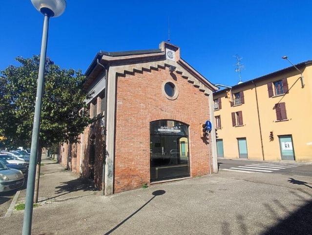 Locale Commerciale in affitto a Cervia, Reggio Emilia