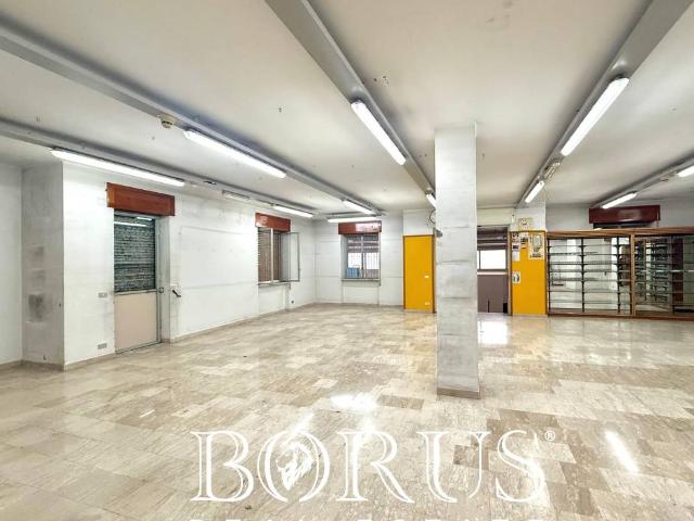 Locale Commerciale in affitto a Cesa, Campania