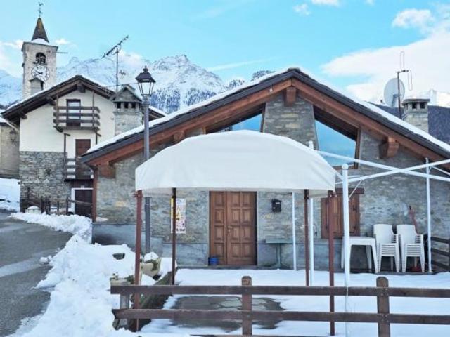 Locale Commerciale in affitto a Tzamberlet, Charvensod