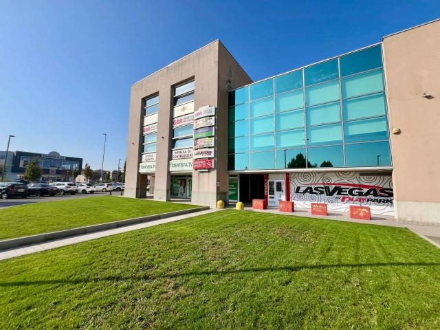 Locale Commerciale in affitto a Chiari, Lombardia