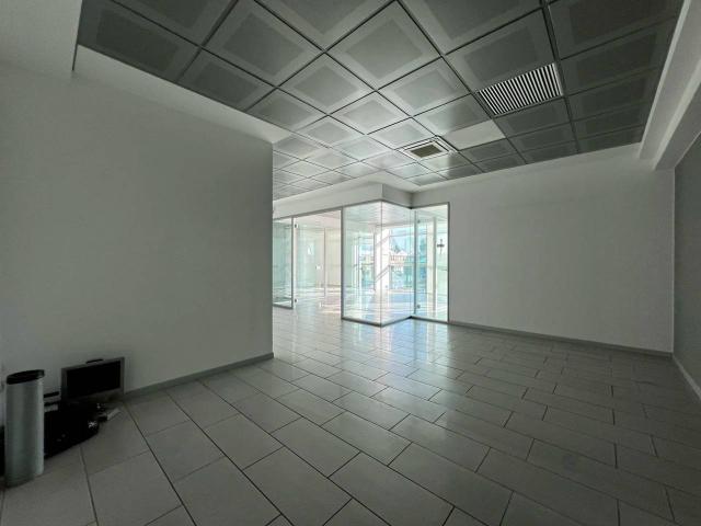 Locale Commerciale in affitto a Chiari, Lombardia