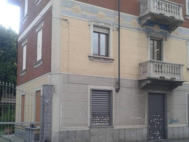 Locale Commerciale in affitto a Leumann, Piemonte