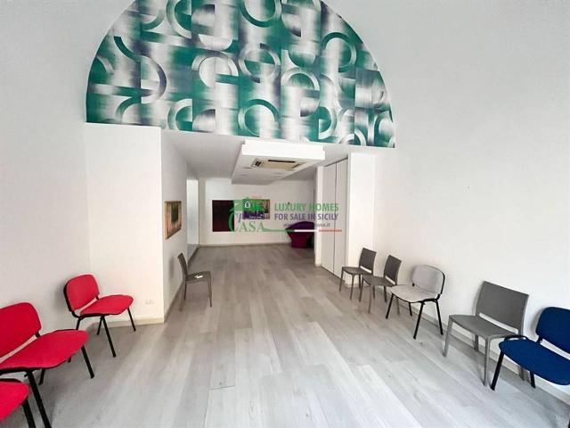 Locale Commerciale in affitto a Comiso, Sicilia