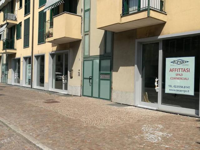 Locale Commerciale in affitto a Cornaredo, Lombardia
