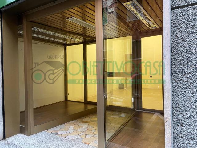 Locale Commerciale in affitto a Quartiere Giorgella, Corsico