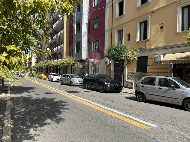 Locale Commerciale in affitto a Calabria, Cosenza