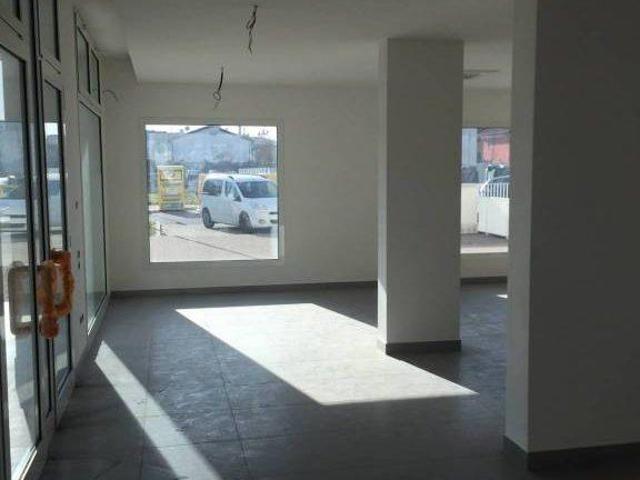 Locale Commerciale in affitto a Dolo, Veneto