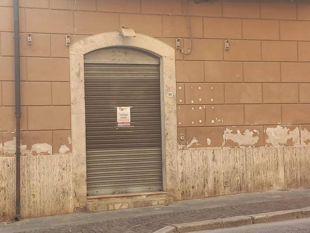 Locale Commerciale in affitto a Eboli, Campania