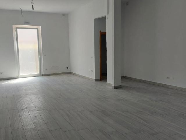 Locale Commerciale in affitto a Unione dei Comuni Circondario dell'Empolese Valdelsa, Empoli