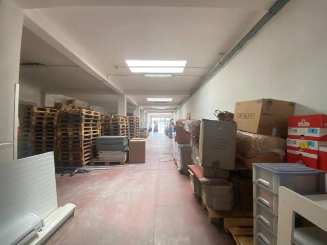 Locale Commerciale in affitto a Marche, Ancona