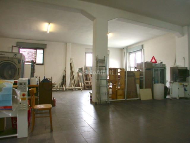 Locale Commerciale in affitto a Marche, Pesaro E Urbino