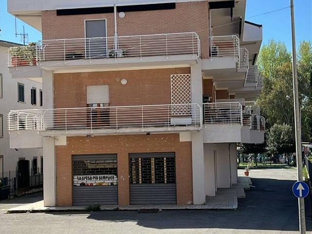 Locale Commerciale in affitto a Fara Sabina, Lazio